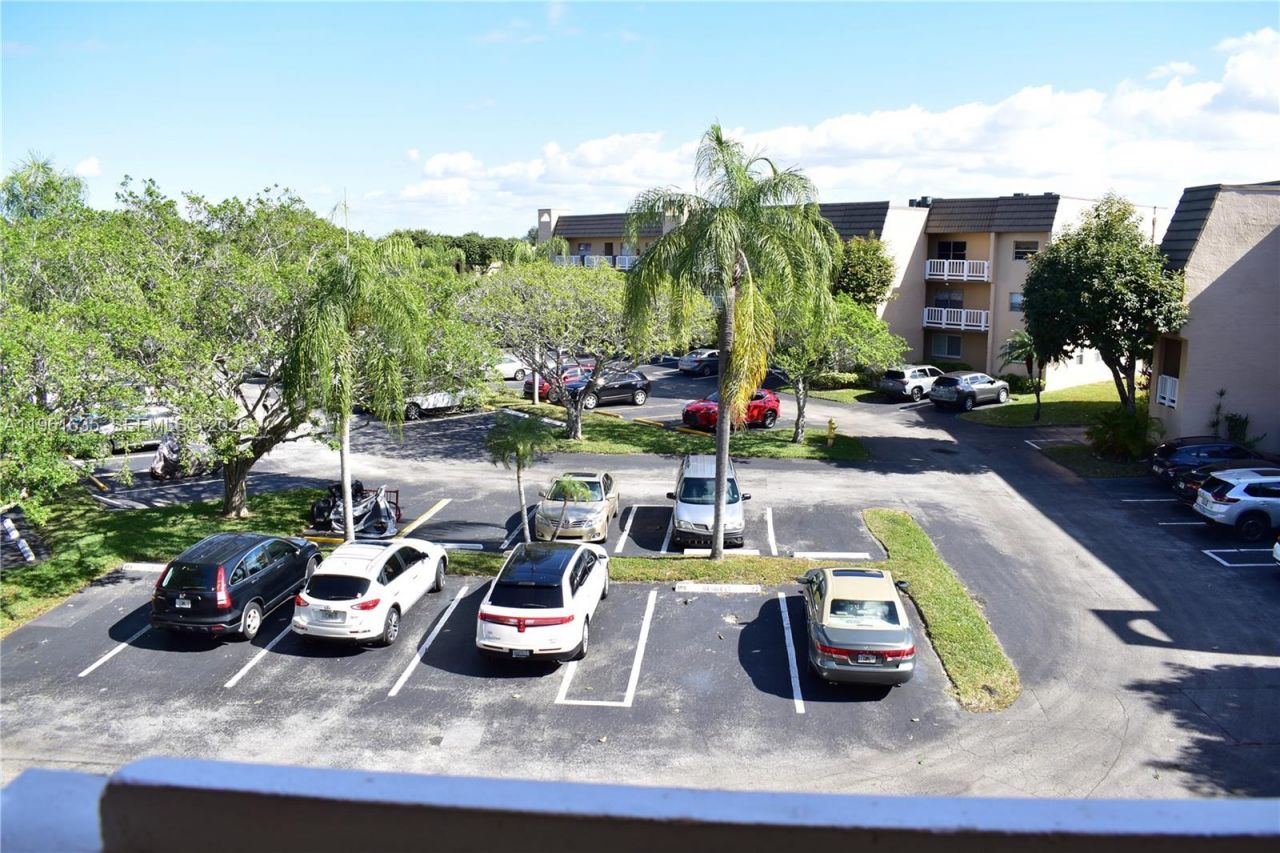 9201 Sunrise Lakes Blvd , Unit 308, Sunrise, FL 33322 Photo