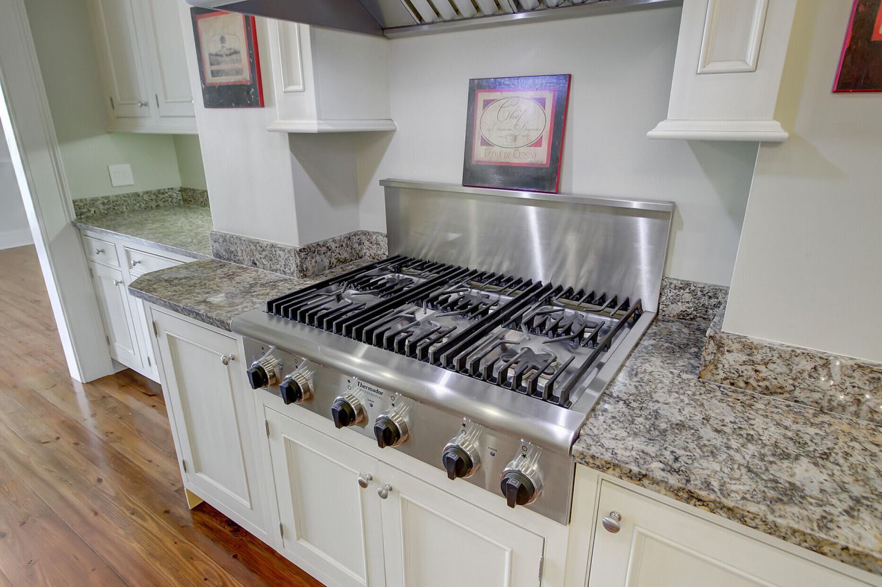 1 Vendue Range Photo 10