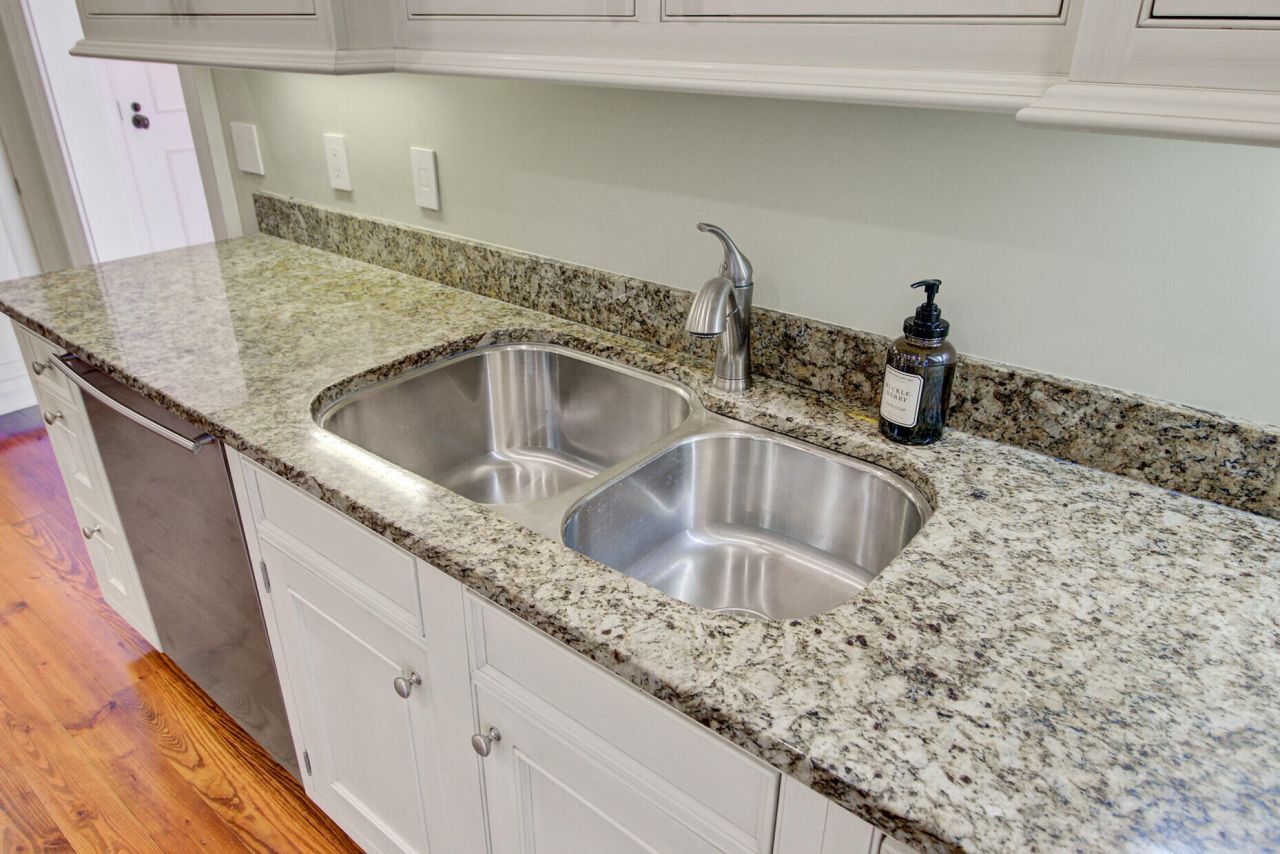 1 Vendue Range Photo 11