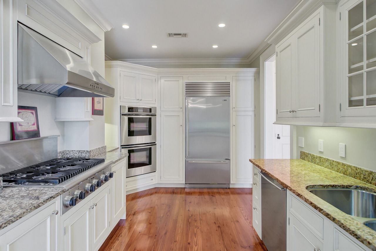 1 Vendue Range Photo 12