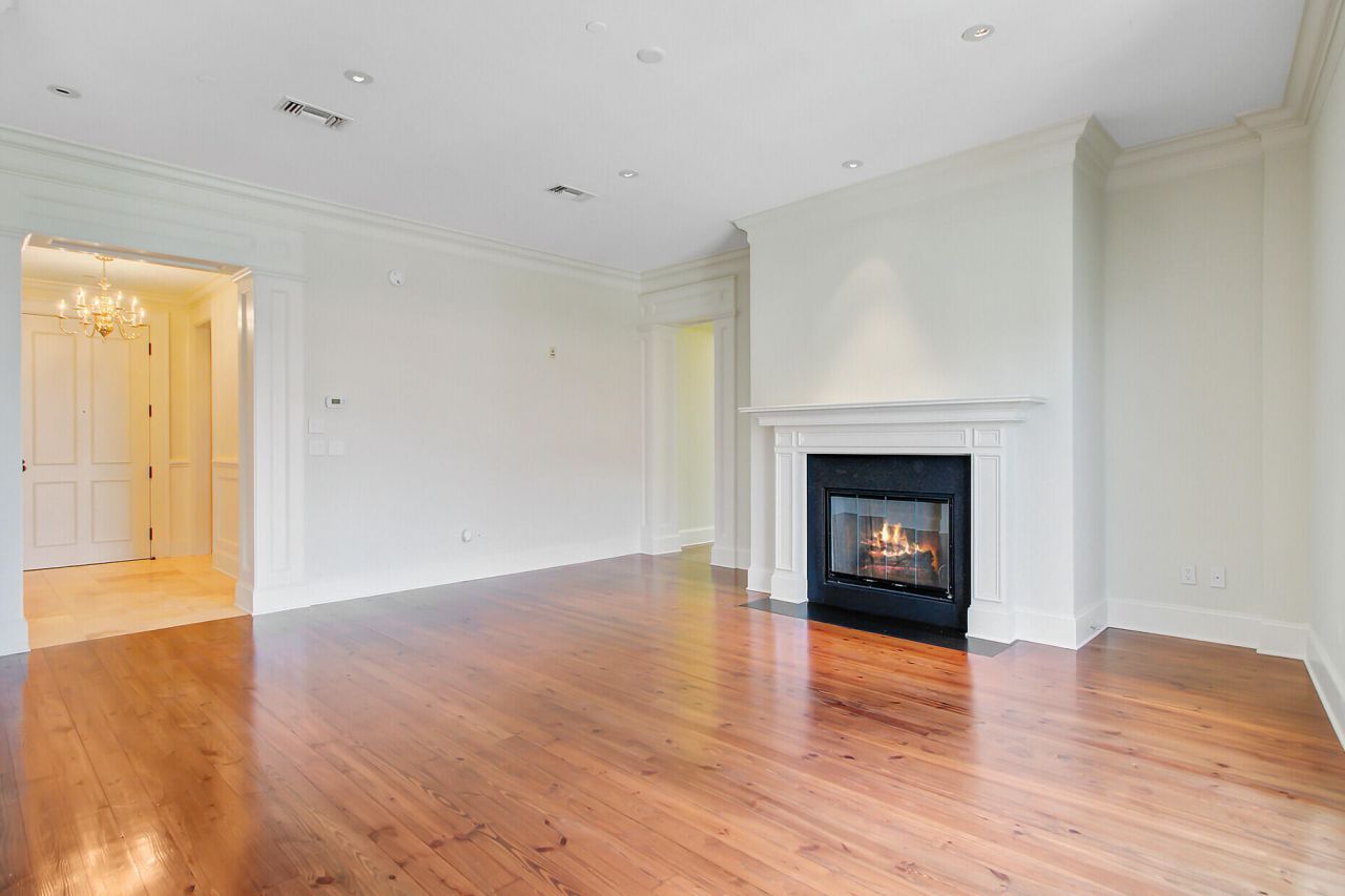 1 Vendue Range Photo 16