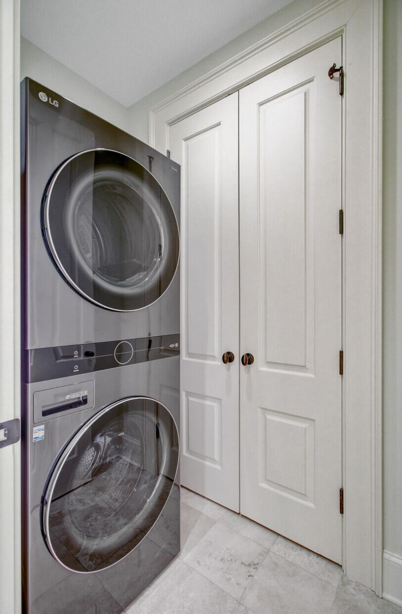 1 Vendue Range Photo 29