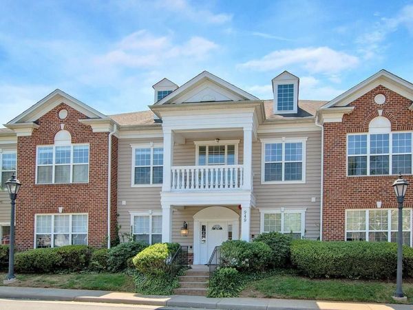 949 GLENWOOD STATION LN, Unit 202, CHARLOTTESVILLE, VA 22901