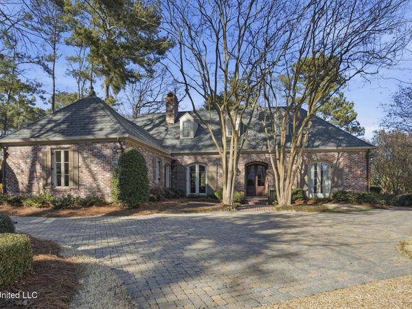 114 Meadowbrook North, Jackson, MS 39211