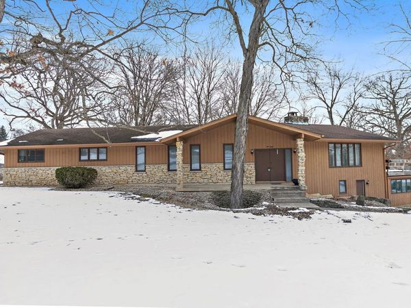1040 Beau Brummel Court, Sleepy Hollow, IL 60118