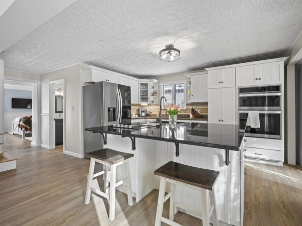 32 Main Street, Kingston, NH 03848