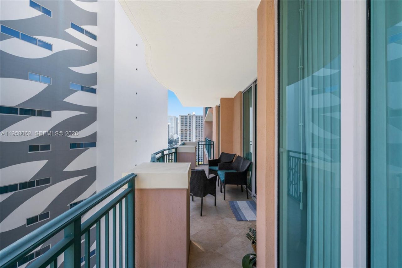 17555 Atlantic Blvd, Unit UPH3, Sunny Isles Beach, FL 33160 Photo