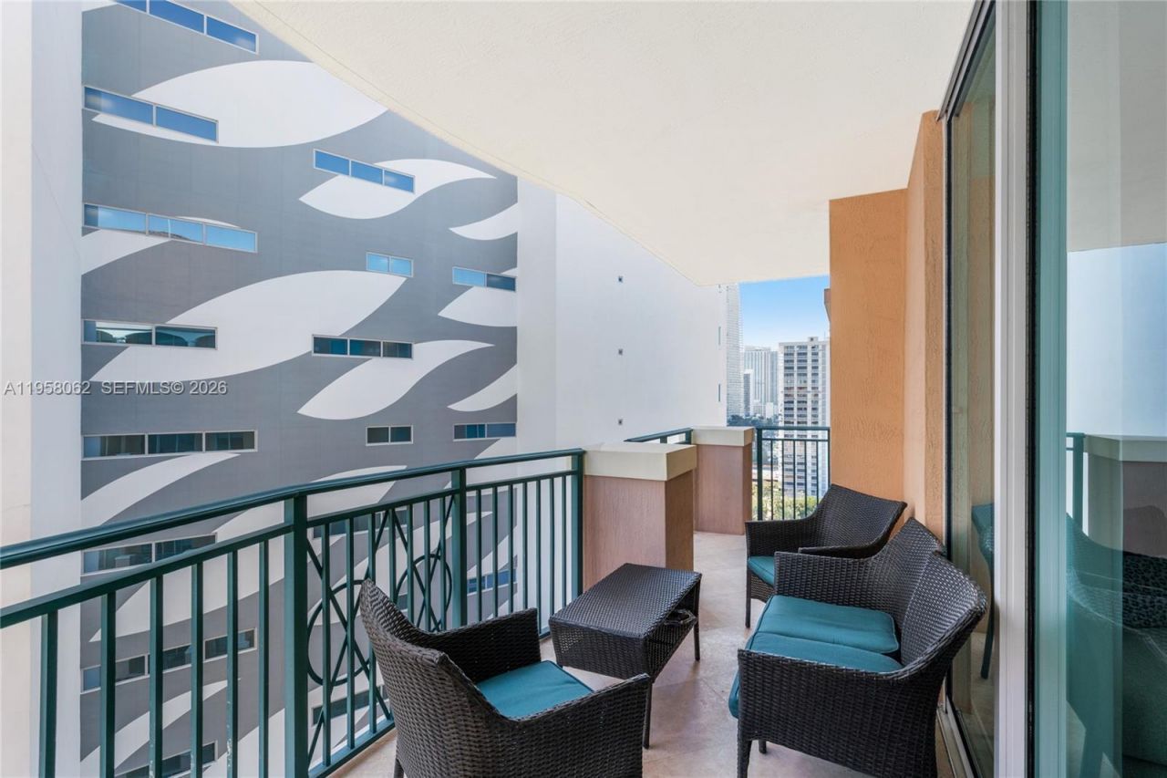 17555 Atlantic Blvd, Unit UPH3, Sunny Isles Beach, FL 33160 Photo