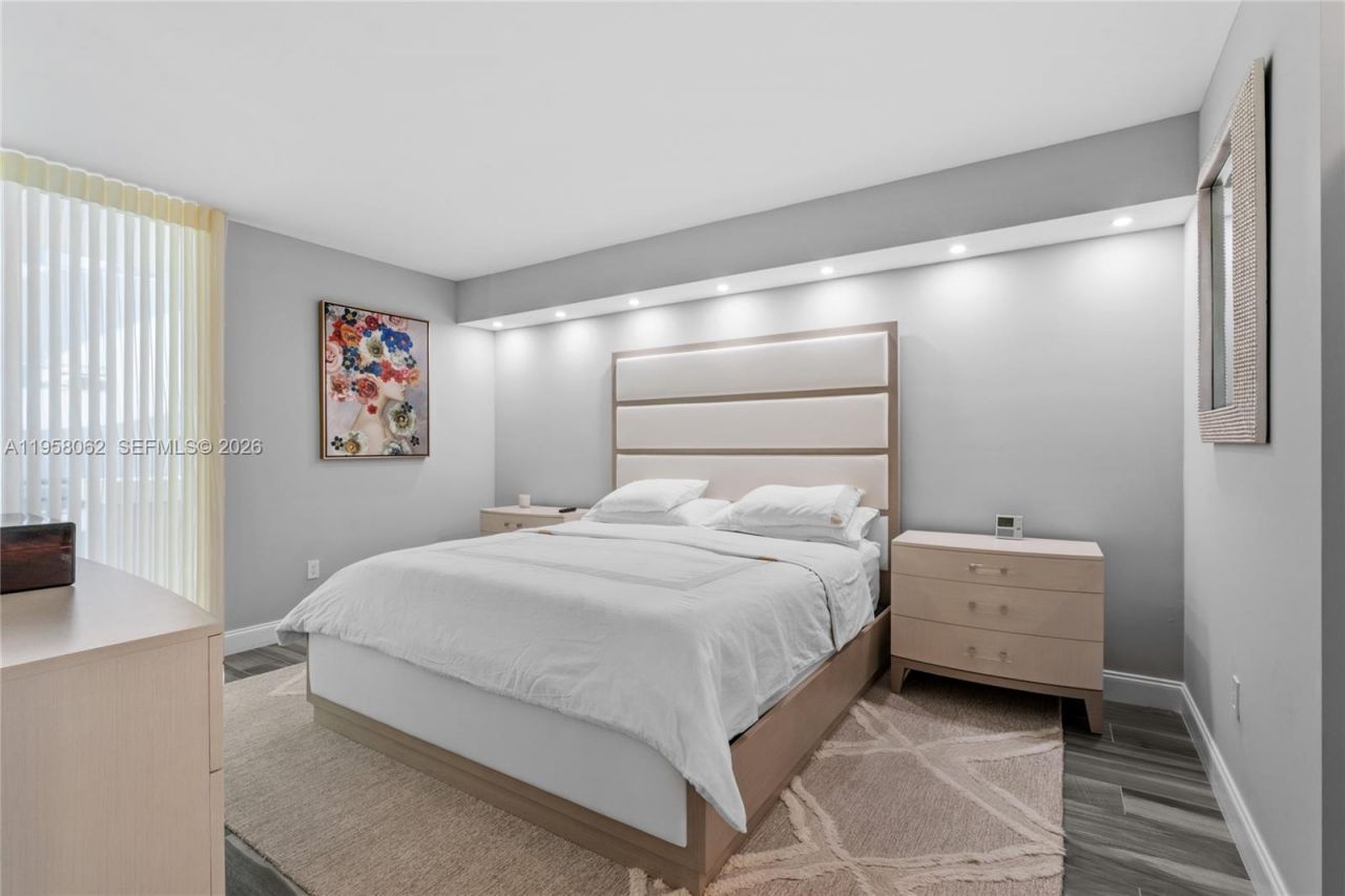 17555 Atlantic Blvd, Unit UPH3, Sunny Isles Beach, FL 33160 Photo