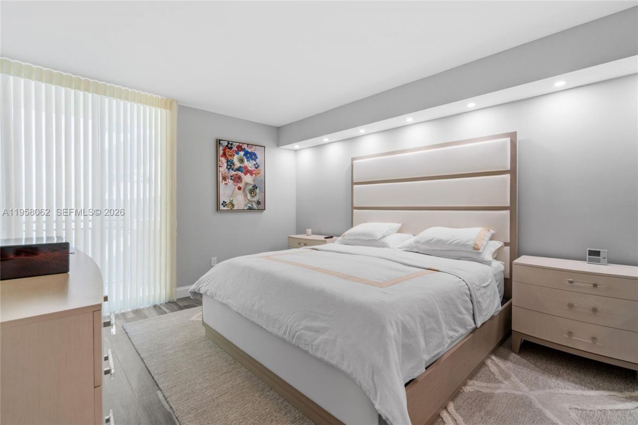 17555 Atlantic Blvd, Unit UPH3, Sunny Isles Beach, FL 33160 Photo