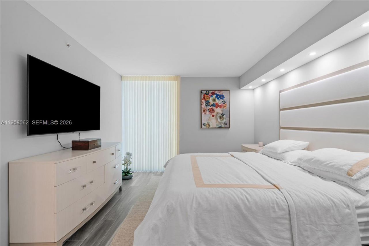 17555 Atlantic Blvd, Unit UPH3, Sunny Isles Beach, FL 33160 Photo