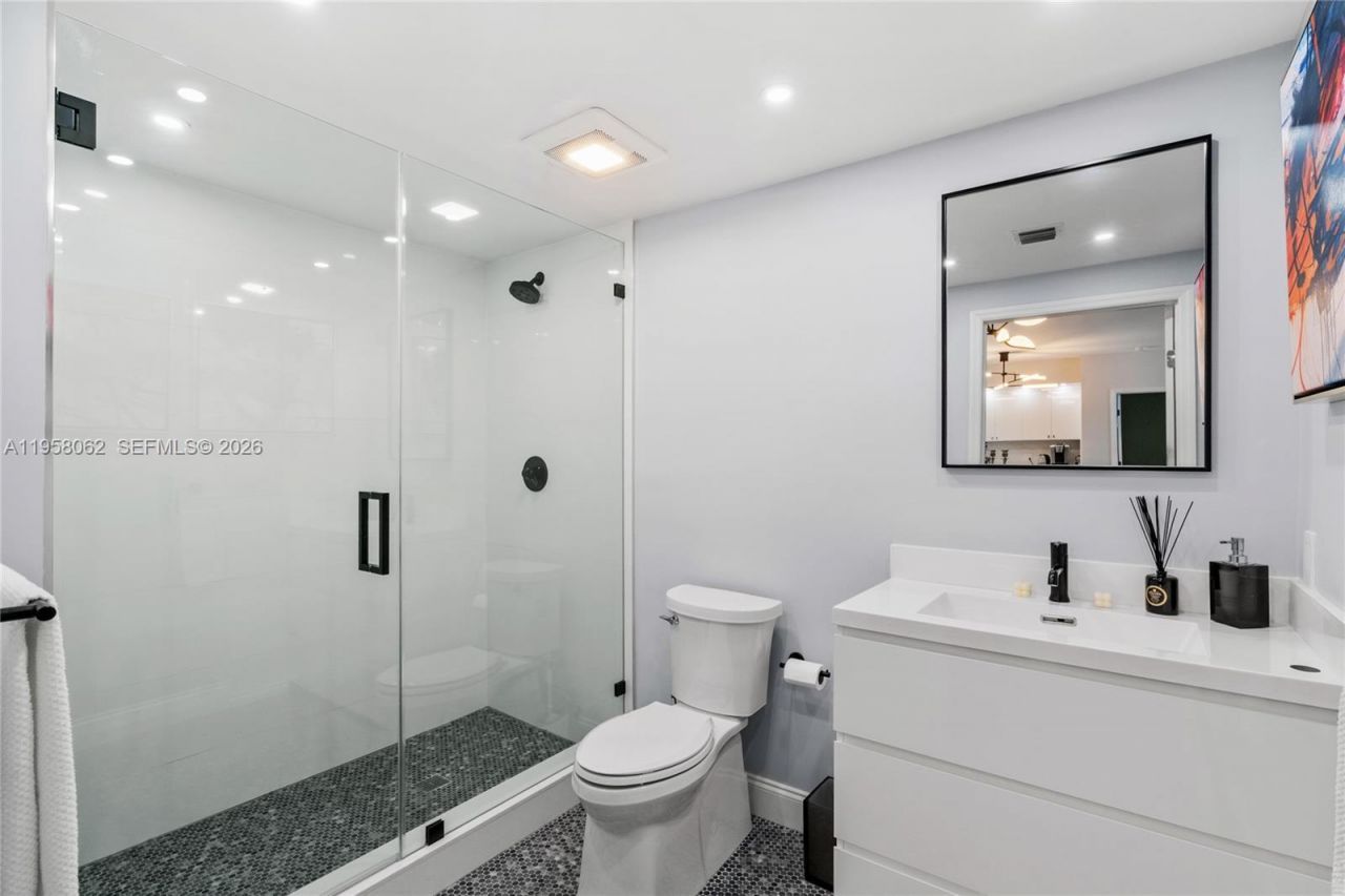 17555 Atlantic Blvd, Unit UPH3, Sunny Isles Beach, FL 33160 Photo