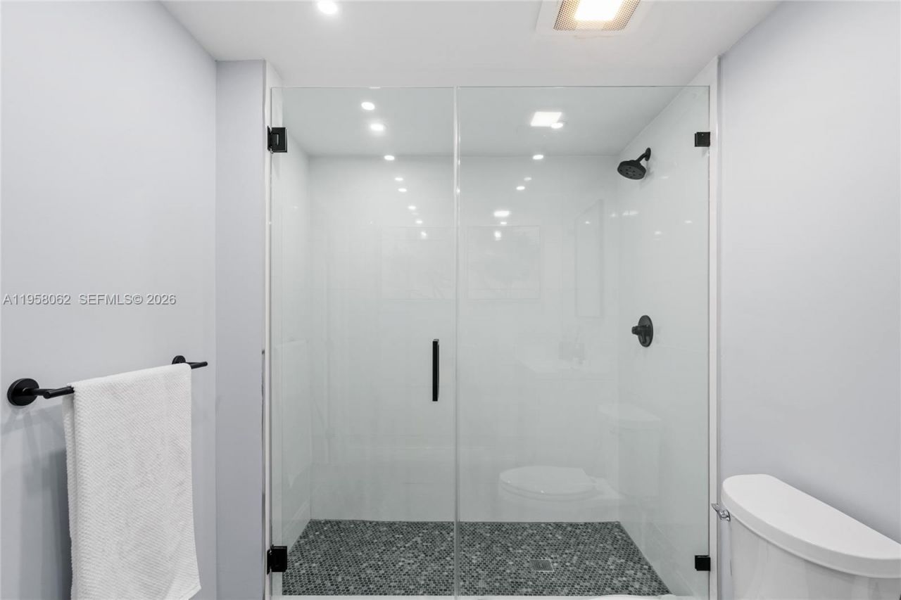 17555 Atlantic Blvd, Unit UPH3, Sunny Isles Beach, FL 33160 Photo