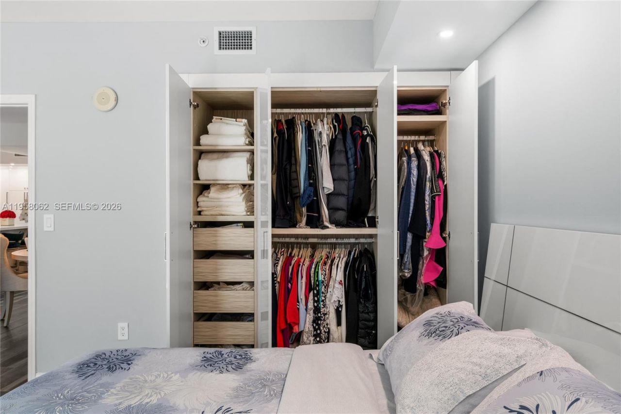 17555 Atlantic Blvd, Unit UPH3, Sunny Isles Beach, FL 33160 Photo