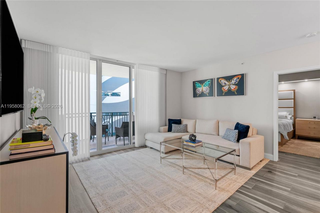 17555 Atlantic Blvd, Unit UPH3, Sunny Isles Beach, FL 33160 Photo