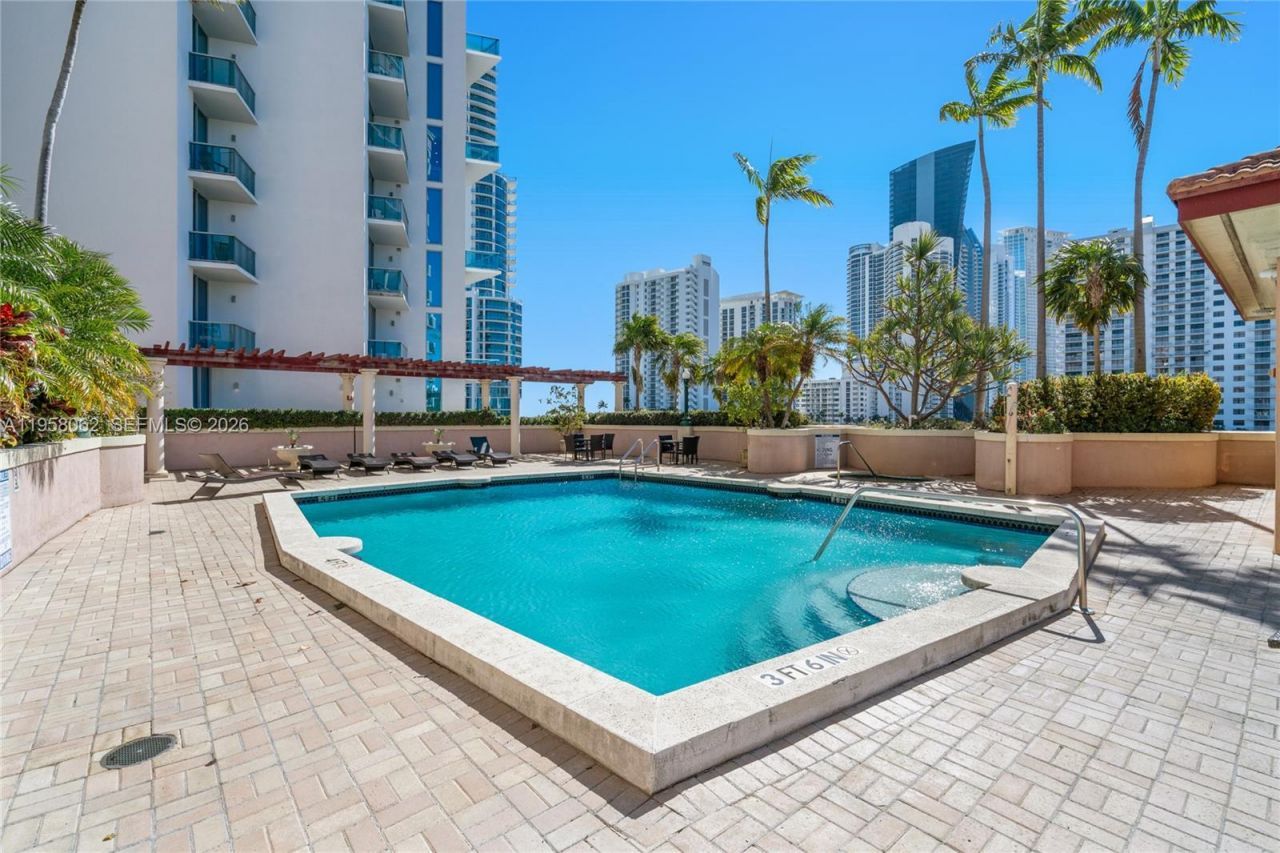 17555 Atlantic Blvd, Unit UPH3, Sunny Isles Beach, FL 33160 Photo