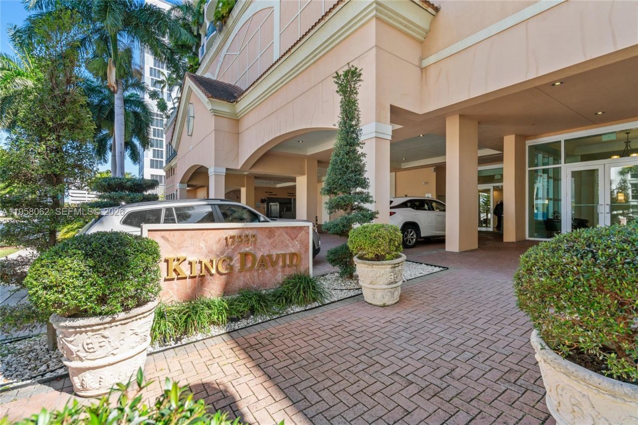 17555 Atlantic Blvd, Unit UPH3, Sunny Isles Beach, FL 33160 Photo