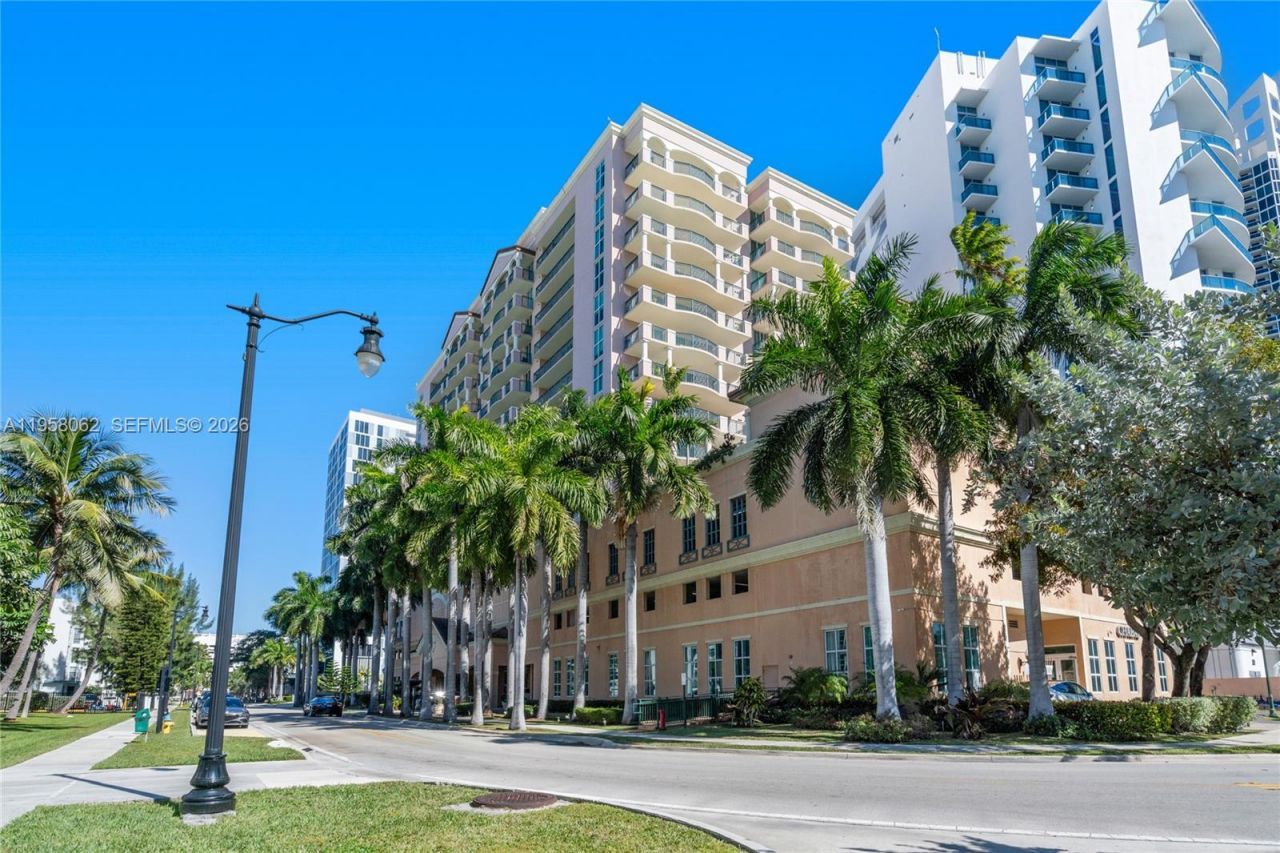 17555 Atlantic Blvd, Unit UPH3, Sunny Isles Beach, FL 33160 Photo