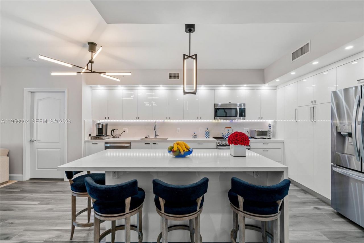 17555 Atlantic Blvd, Unit UPH3, Sunny Isles Beach, FL 33160 Photo