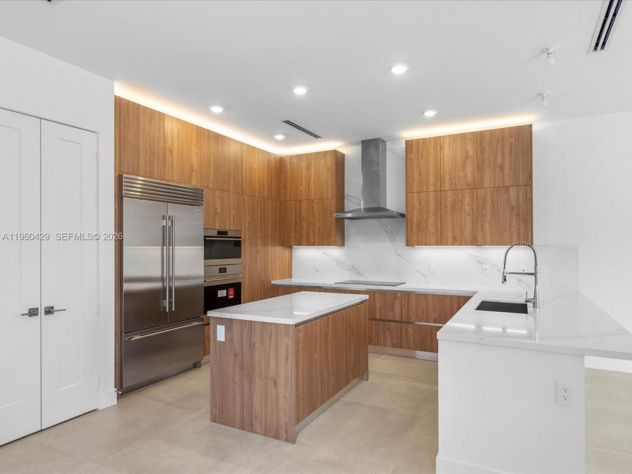 19701 NE 16 Pl, Miami, FL 33179 Photo