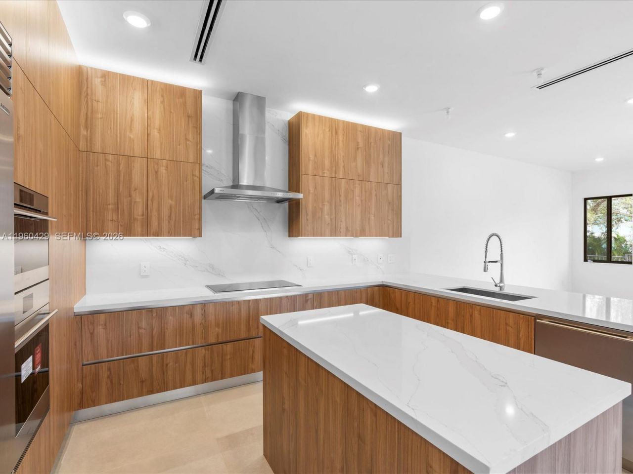 19701 NE 16 Pl, Miami, FL 33179 Photo