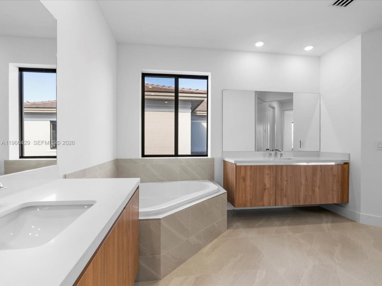 19701 NE 16 Pl, Miami, FL 33179 Photo