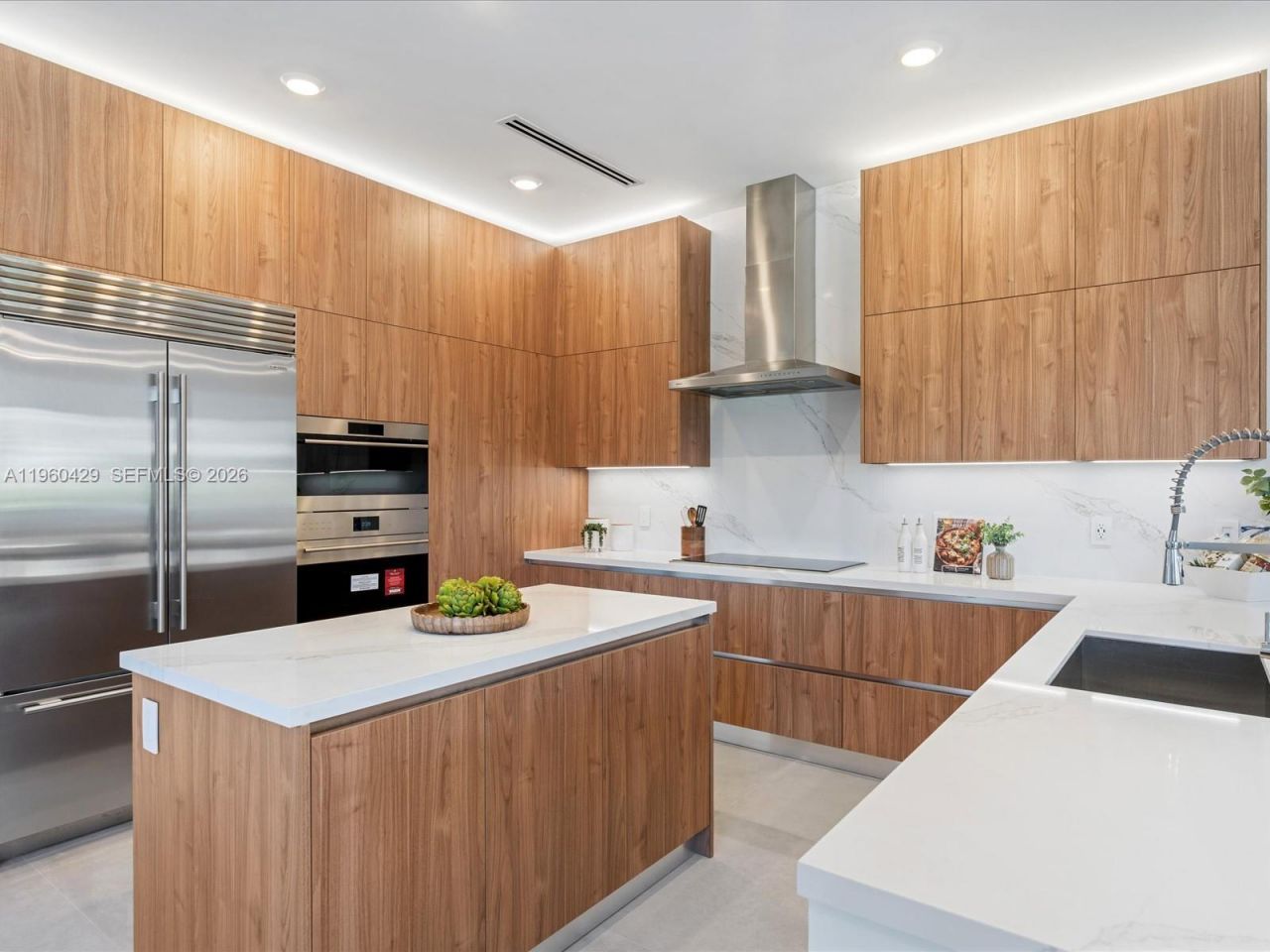 19701 NE 16 Pl, Miami, FL 33179 Photo