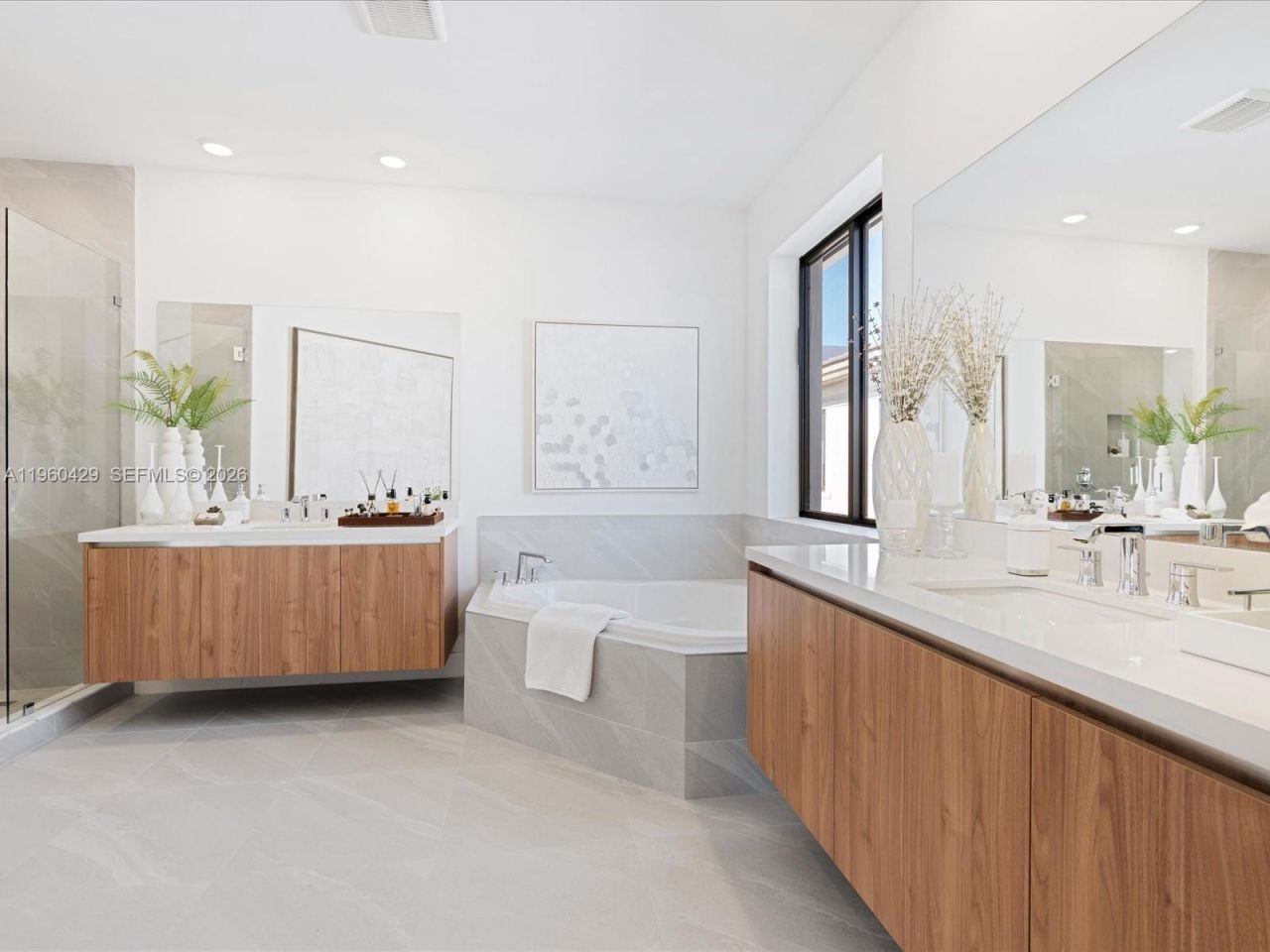 19701 NE 16 Pl, Miami, FL 33179 Photo