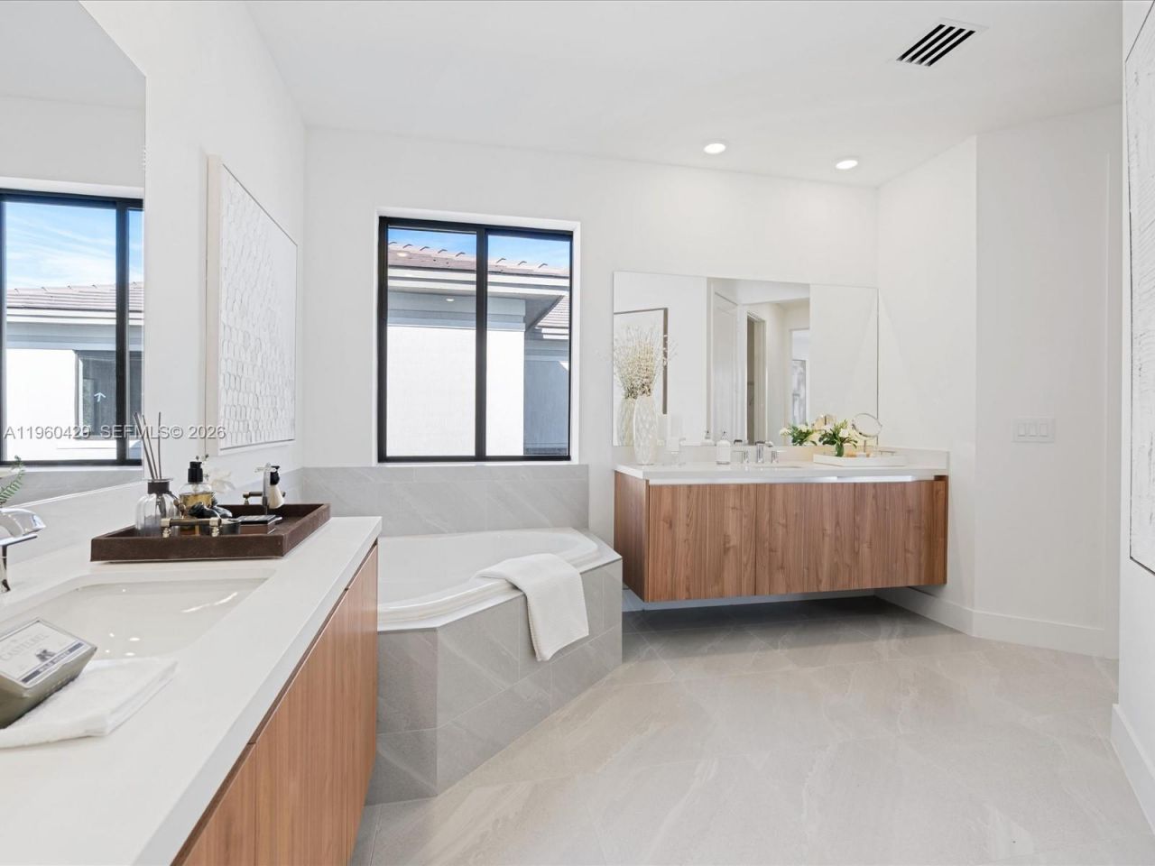 19701 NE 16 Pl, Miami, FL 33179 Photo