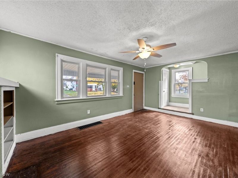 884 Lovers Lane, Akron, OH 44306 Photo 10