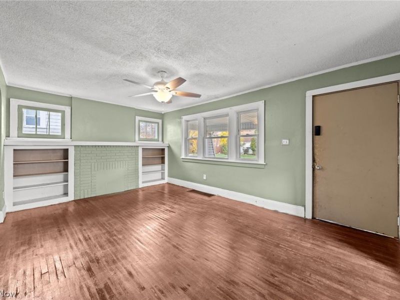 884 Lovers Lane, Akron, OH 44306 Photo 9