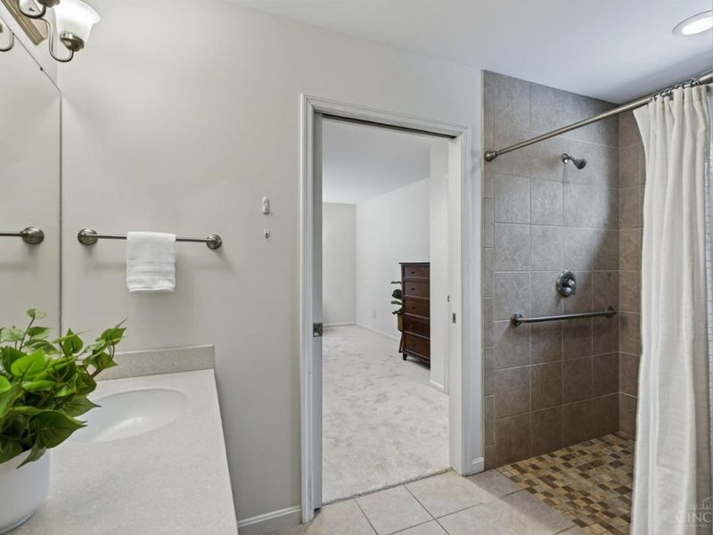 4365 Classic Drive, Blue Ash, OH 45241 Photo 18