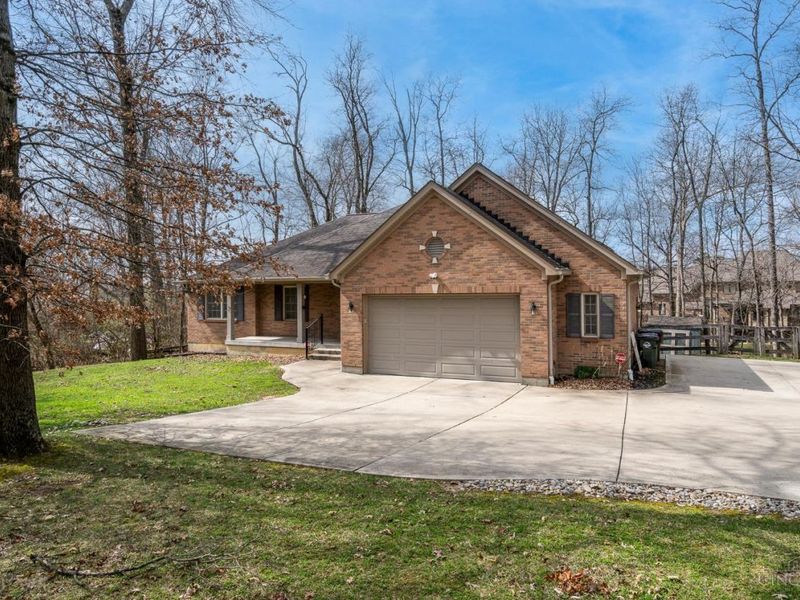 4365 Classic Drive, Blue Ash, OH 45241 Photo 2