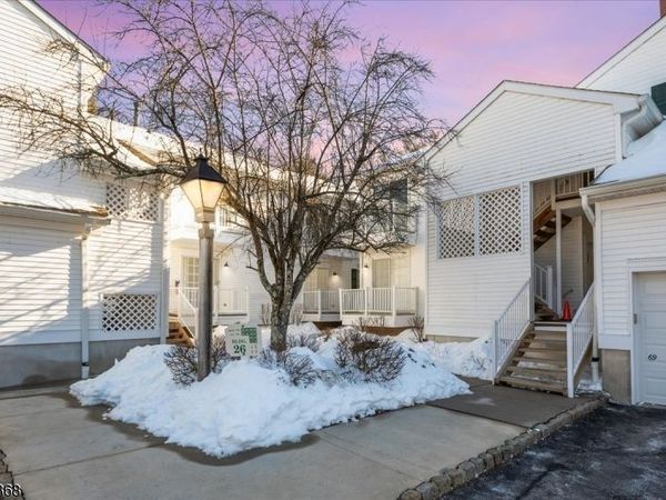 62 Smithfield Ct, Bernards, NJ 07920