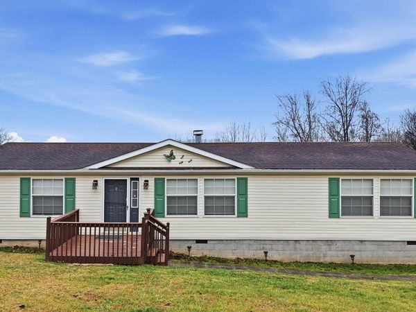 124 Oak Grove Lane, Rocky Top, TN 37769