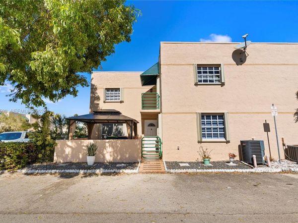 11860 SW 18th Ter, Unit 103, Miami, FL 33175