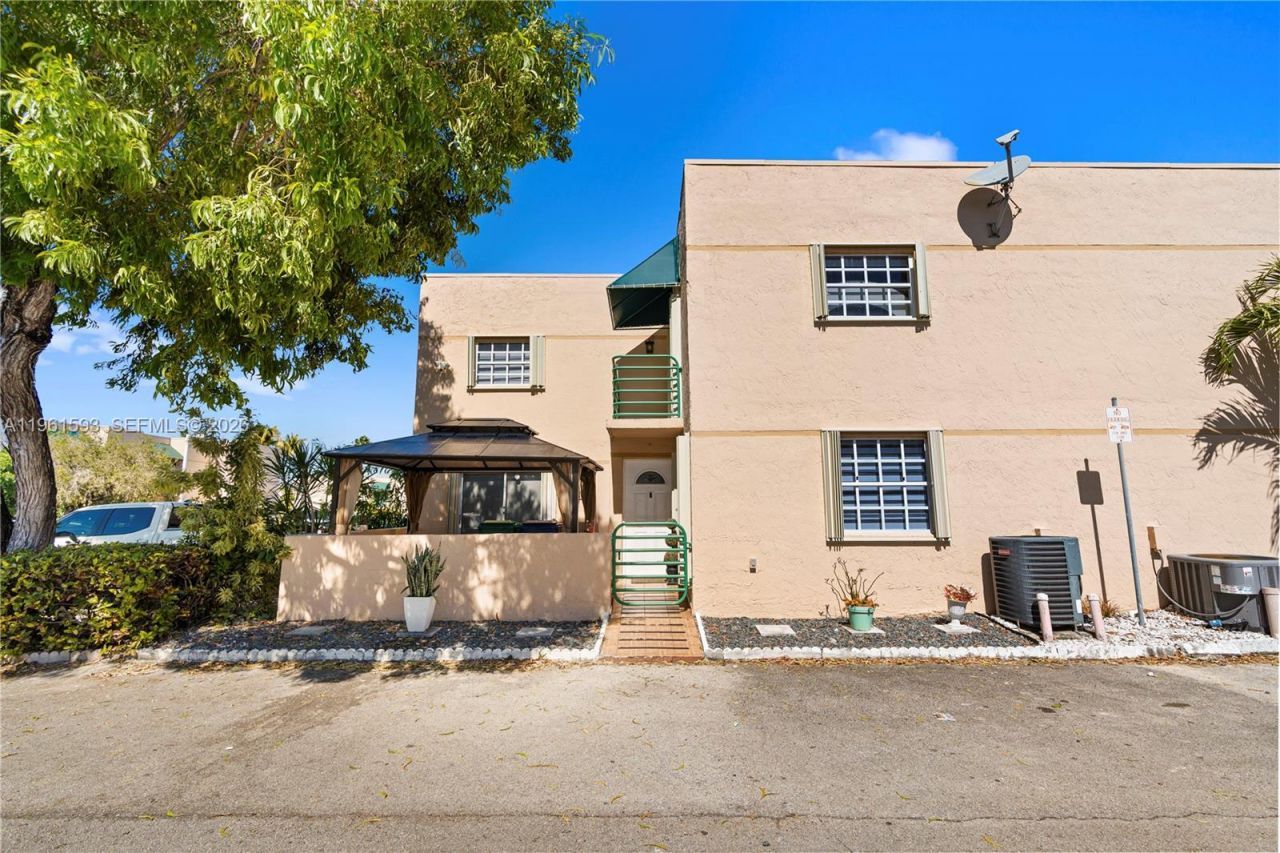 11860 SW 18th Ter, Unit 103, Miami, FL 33175 Photo