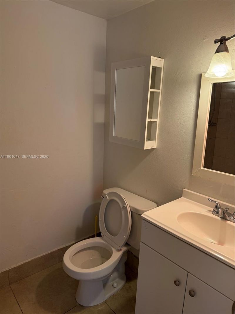 4805 NW 7th St, Unit 408-15, Miami, FL 33126 Photo