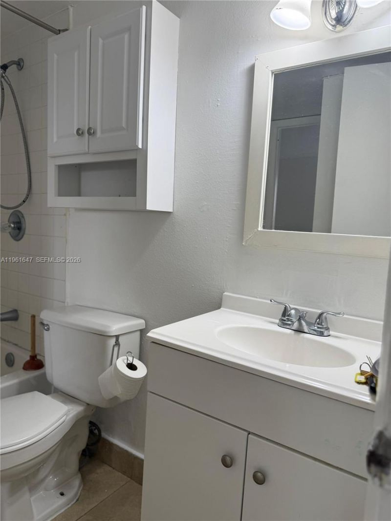 4805 NW 7th St, Unit 408-15, Miami, FL 33126 Photo