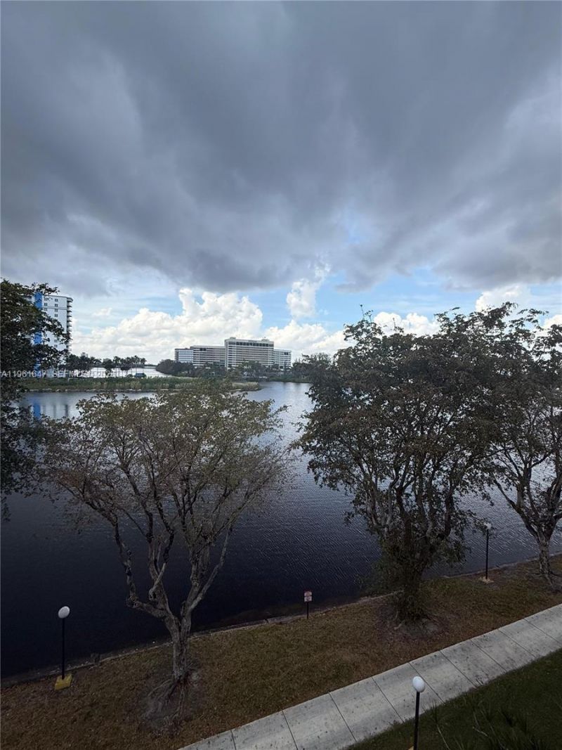 4805 NW 7th St, Unit 408-15, Miami, FL 33126 Photo