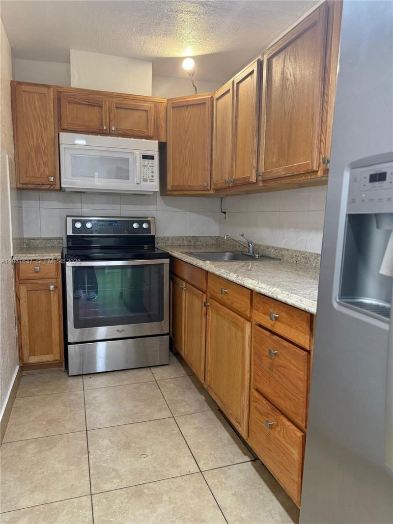 4805 NW 7th St, Unit 408-15, Miami, FL 33126 Photo