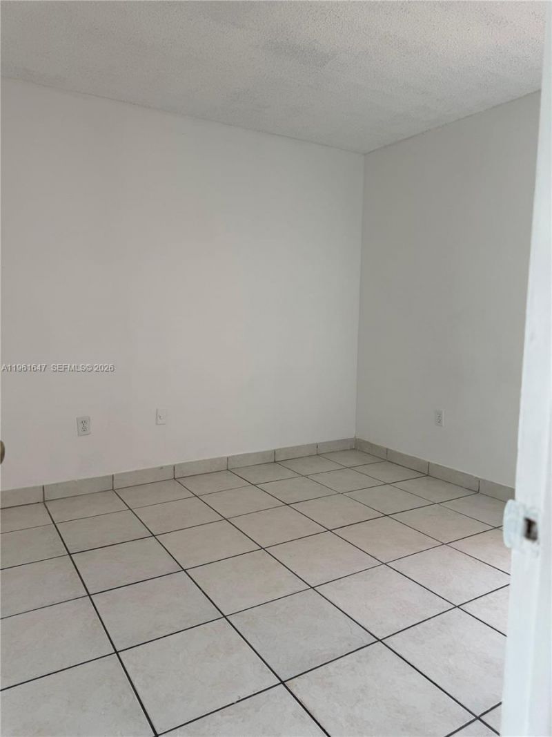 4805 NW 7th St, Unit 408-15, Miami, FL 33126 Photo