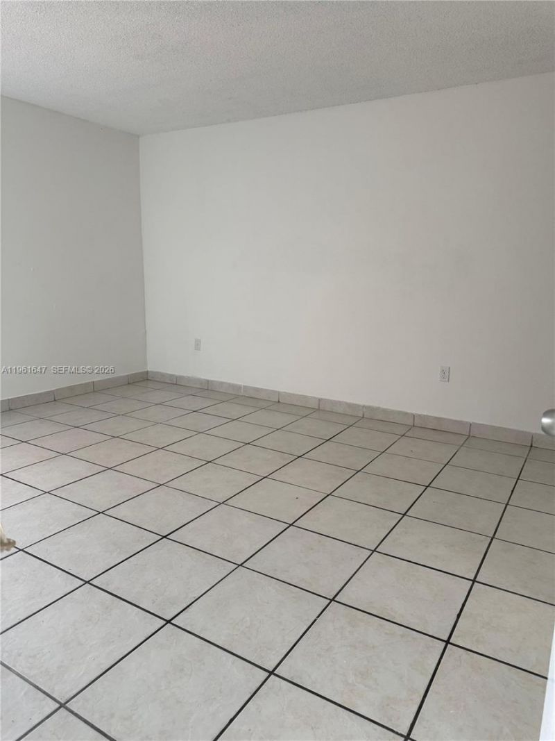 4805 NW 7th St, Unit 408-15, Miami, FL 33126 Photo