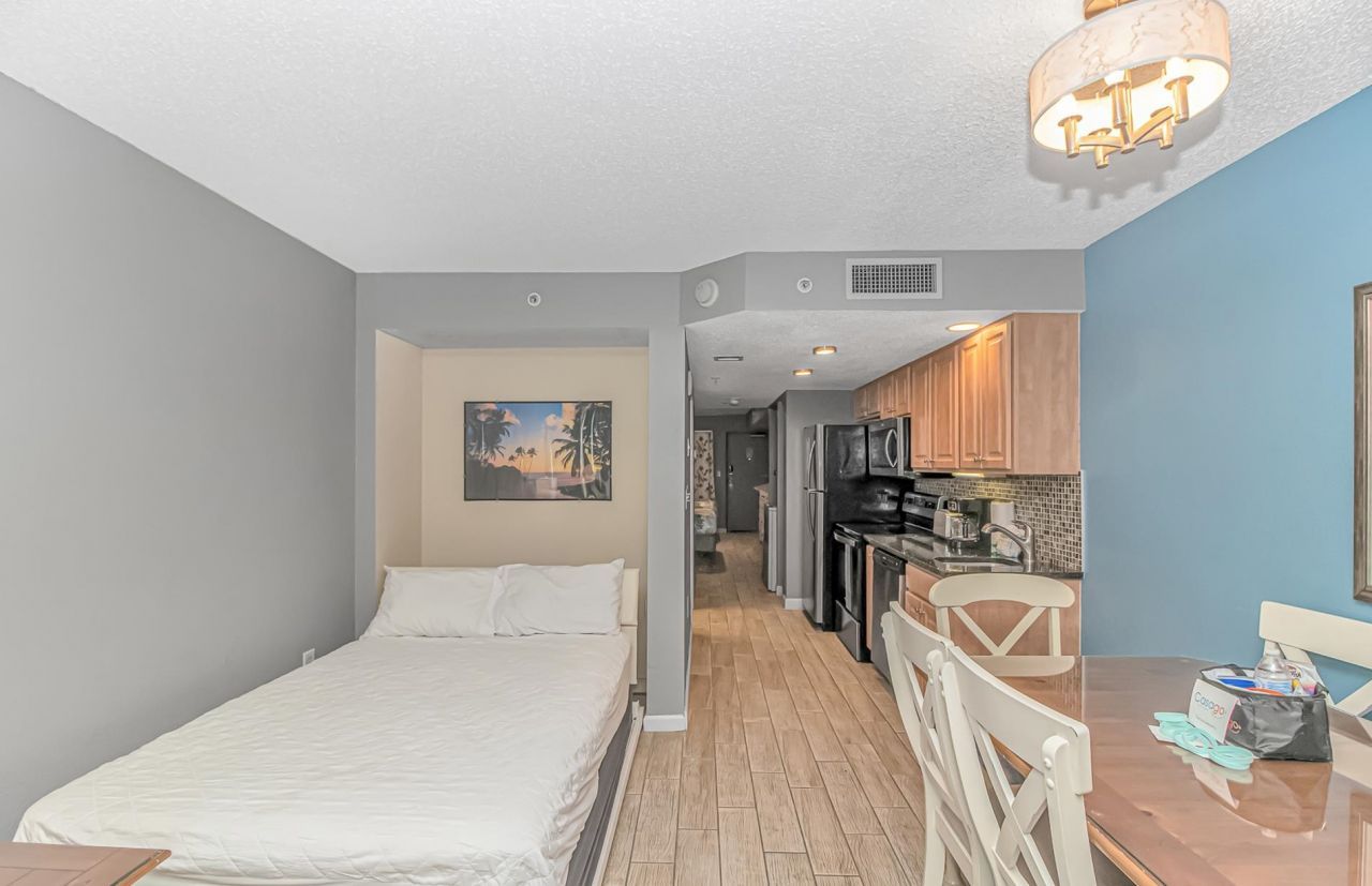 1700 N Ocean Blvd.  Photo 11