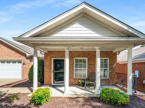 215 Wrennewood Ln, Franklin, TN 37064