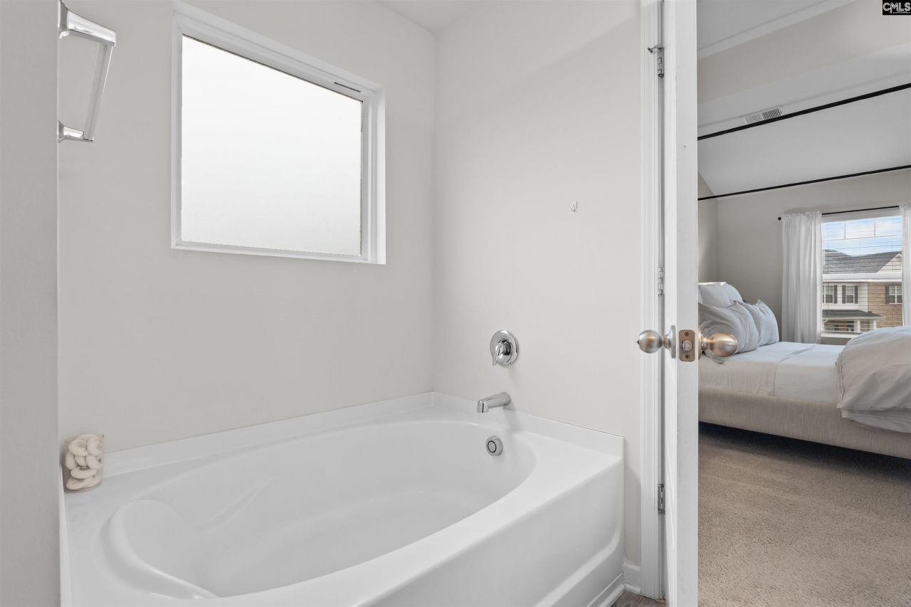 401 Lakemont Drive  Photo 16