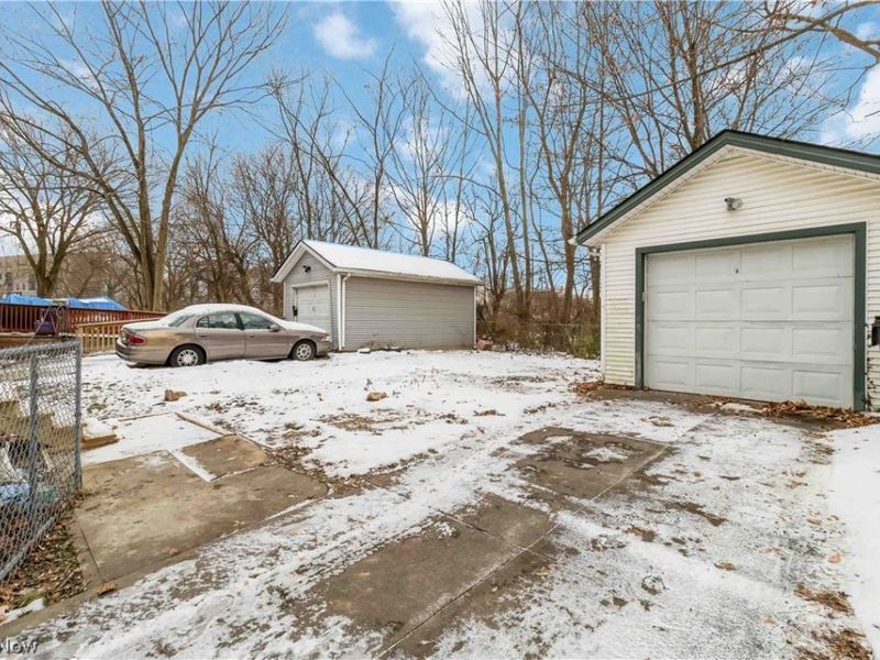 11104 Mount Carmel Road, Cleveland, OH 44104 Photo 31
