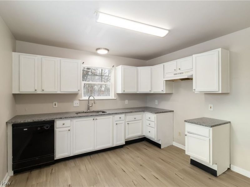 11104 Mount Carmel Road, Cleveland, OH 44104 Photo 4