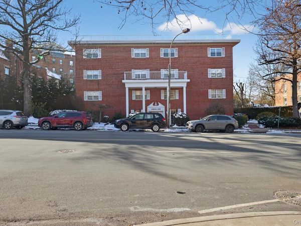 100 S Middle Neck Road, Unit 305, Great Neck, NY 11021