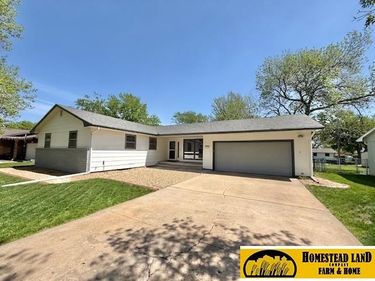 1122 Hubble Street, Fairbury, NE 68352